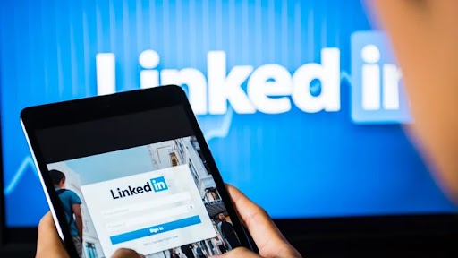 LinkedIn Account Management Service​